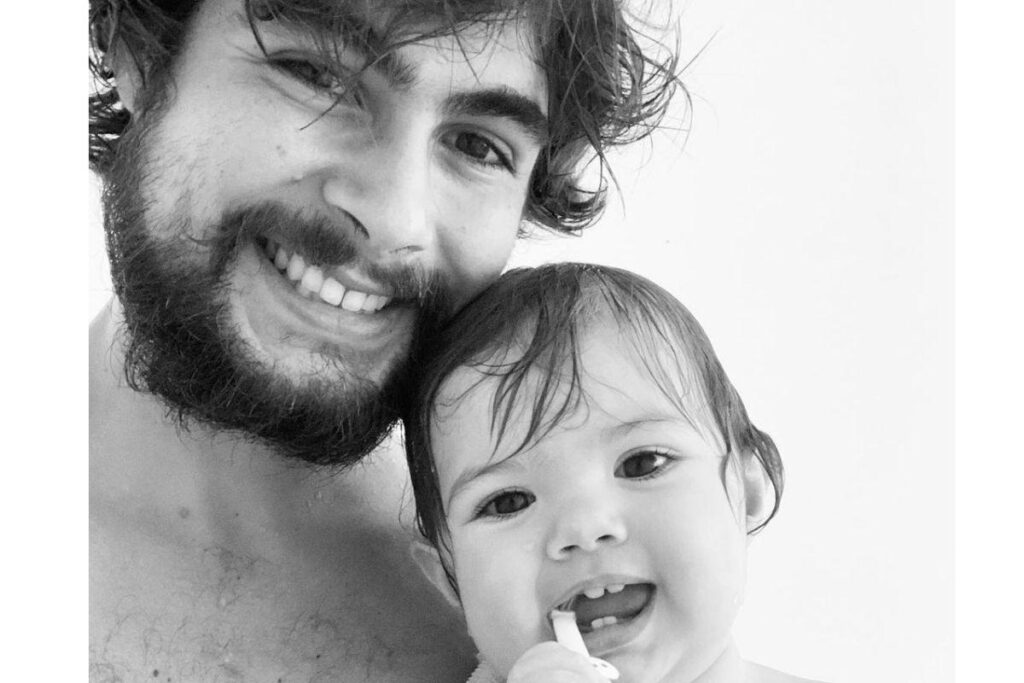 Rafa Vitti compartilhou um vídeo da filha nas redes sociais