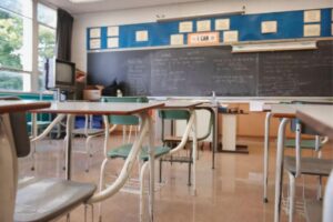 Escolas municipais de São Paulo voltam às aulas presenciais hoje