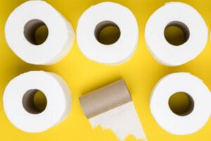 Mãe entrega truque (muito simples!) para economizar papel higiênico em casa