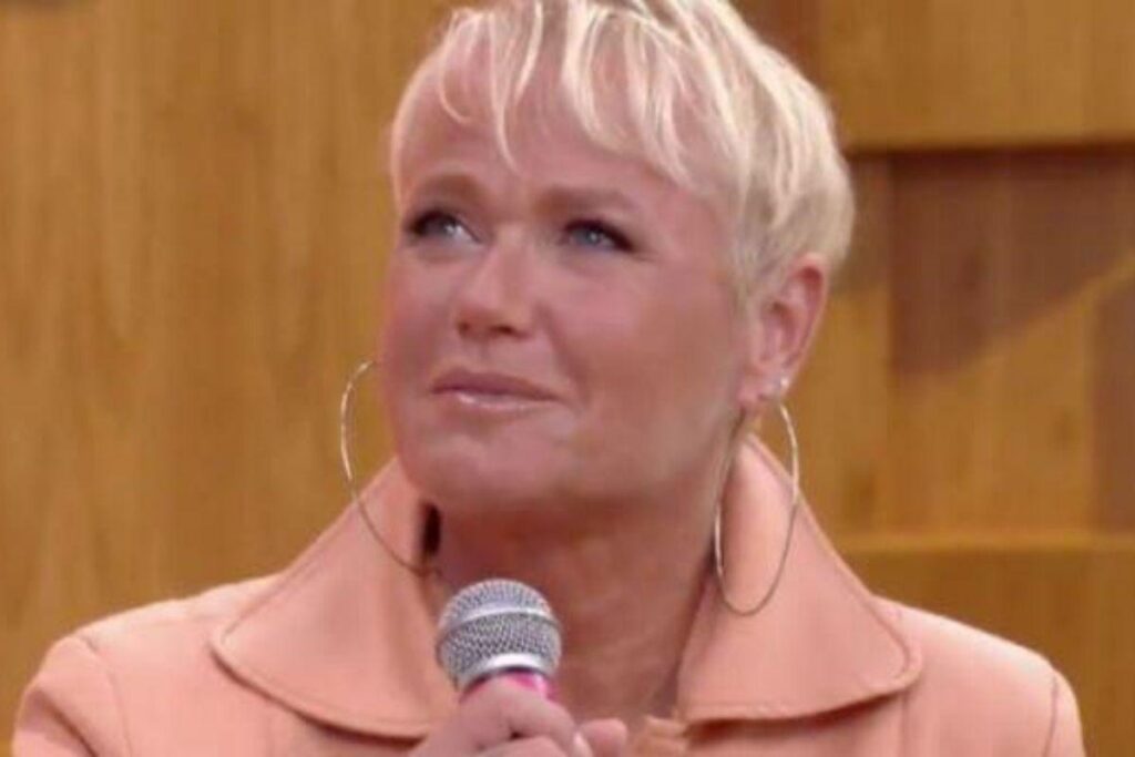 Xuxa conta que a mãe ficava esperando ela voltar da rua na cozinha