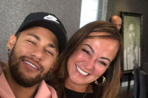 Neymar sofreu uma lesão na coxa durante a última partida pelo PSG