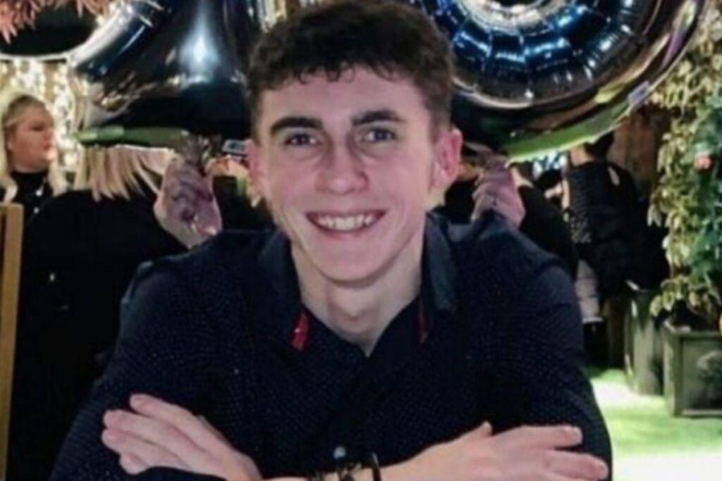 Joseph Flavill, de 19 anos, foi atropelado por um carro em 1º de março de 2020