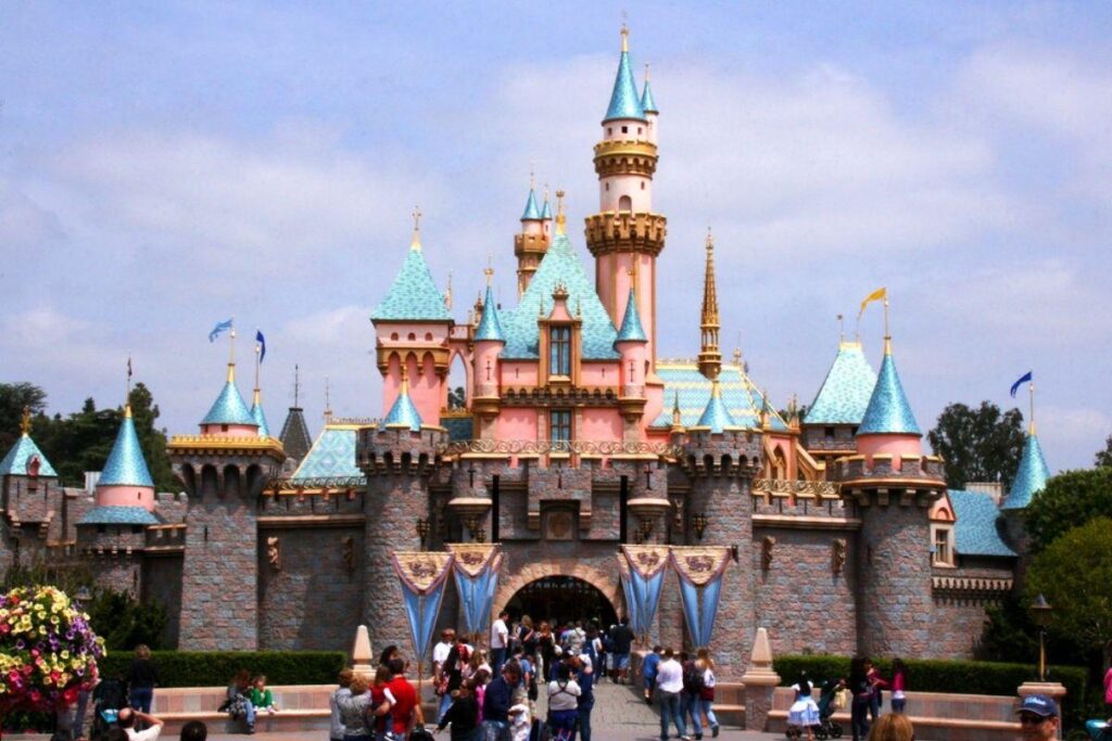 Disneyland vai reabrir nos próximos meses