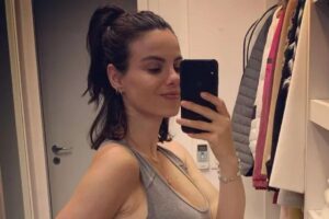 Sthefany Brito mostra corpo pós parto