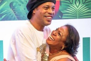 Ronaldinho Gaúcho perdeu a mãe em fevereiro por conta de Covid-19