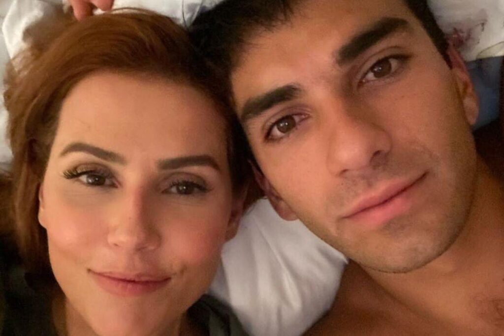 Deborah Secco contou sobre a vida amorosa com Hugo Moura antes e depois da chegada da filha