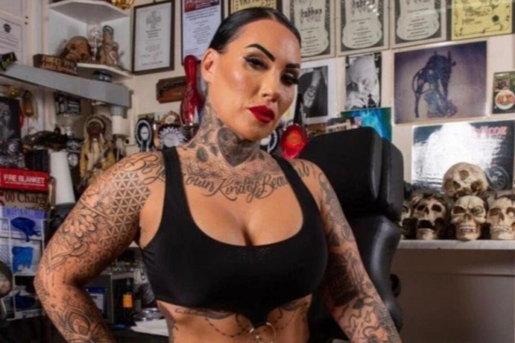Nicola antes das tatuagens com a filha grávida