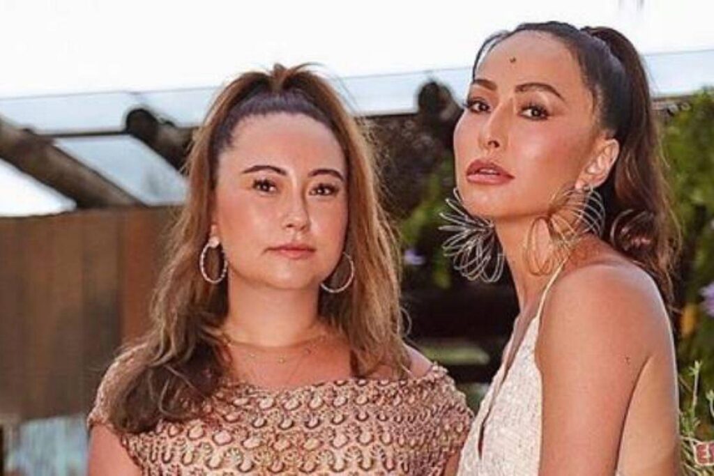 Após Covid-19, Karina Sato tem alta e chora ao reencontrar os filhos
