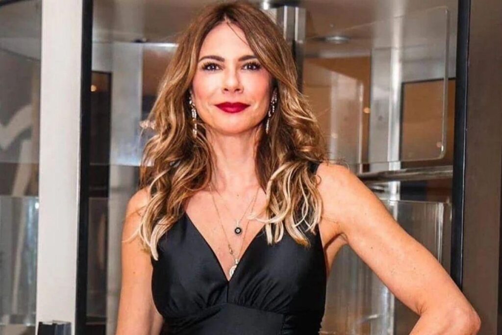 Luciana Gimenez ao lado do filho Lorenzo
