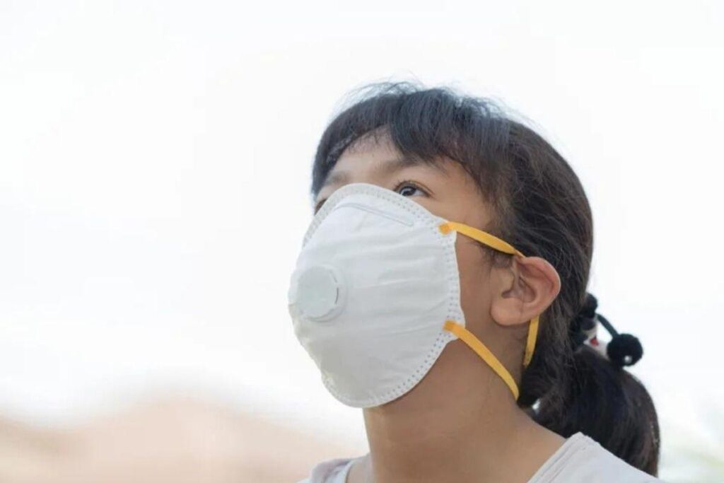 As máscaras PFF2, N95 e a KN95 garantem uma melhor proteção para as crianças em ambientes fechados e aglomerados