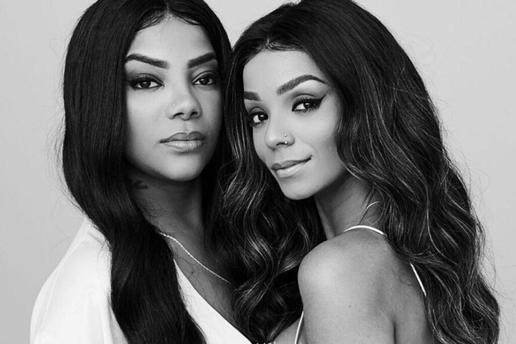 Ludmilla e Brunna Gonçalves renovaram os votos e foi a mãe da cantora quem escolheu as alianças