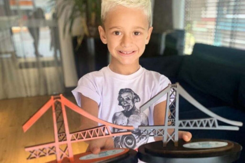 Menino vence campeonato de Xadrez