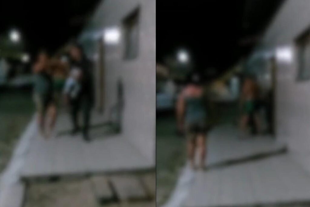 Um policial militar aparece agredindo fisicamente e verbalmente uma mulher com uma criança no colo em vídeo