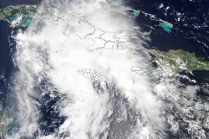 Furacão Ida atinge Estados Unidos 16 anos após chegada do Katrina e deixa famílias em alerta