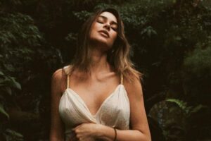 Thaila Ayala e Renato Góes anunciam que serão pais