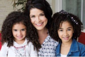 Samara e as duas filhas Lara de 8 anos e Alicia de 12