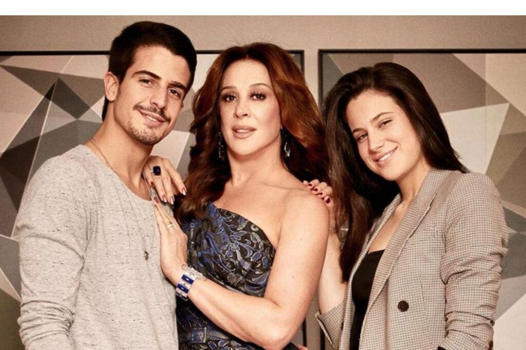 Claudia Raia mostra os filhos