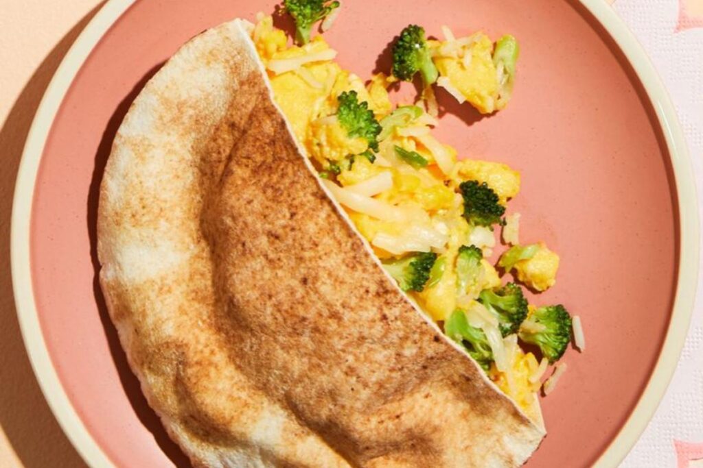 Seu filho pode te ajudar a preparar essa receita com ovo e vegetais