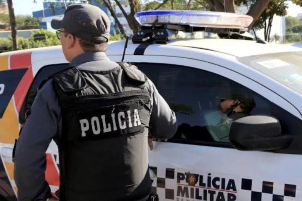 A mãe descobriu as coisas que a filha fazia no celular