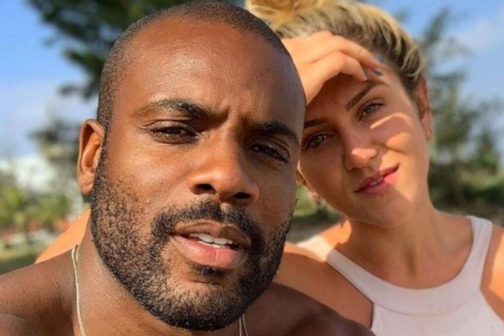Rafael Zulu com a esposa Aline Becker durante o parto