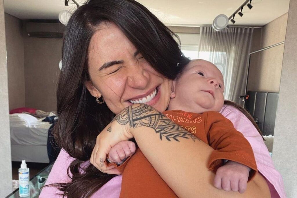 Bianca Andrade fecha parque aquático para filho de 2 meses