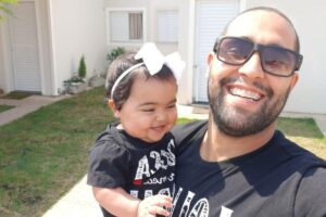 Tenente Bahia mostra fotos de Sophia recém-nascida e compara com a filha hoje, com 2 anos de idade