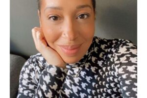 Malaika ao lado dos filhos que a ajudaram passar por tudo