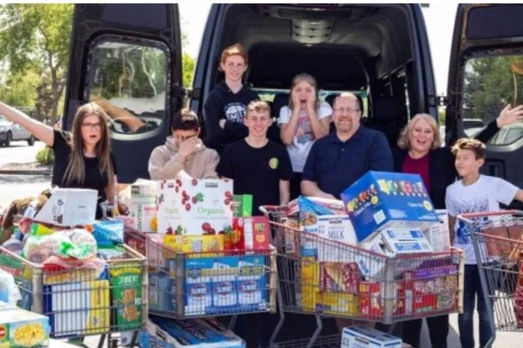 Mãe de 21 filhos conta que gasta mais de R$ 7 mil por mês com supermercado: “Ainda quero adotar mais”