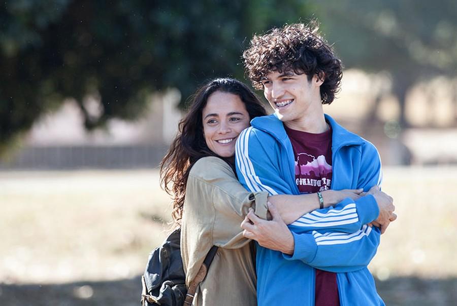 Alice Braga divulgou a notícia através das redes sociais