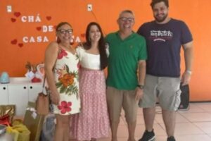 Aline e Ismael ganham botijão de gás em chá de panela