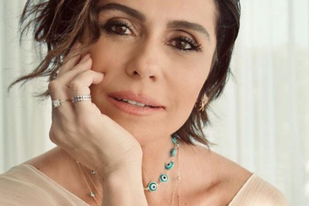Filha da Giovanna Antonelli com cachorra no colo