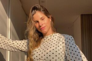 A influencer aparece amamentando Domênica