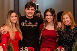 Mãe e filha já estão em clima de Natal