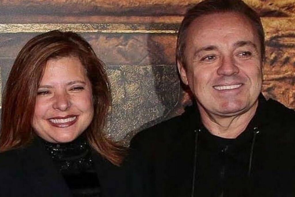 Rose Miriam junto com os filhos, fruto do relacionamento com Gugu Liberato, e amigos da família