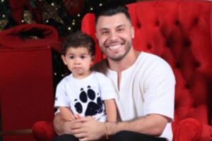 Murilo Huff aparece brincando com o filho, Leo