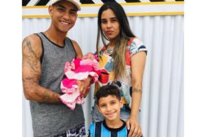 Sophia nasceu saudável com 2,8 kg