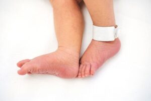 Após 3 paradas cardíacas, a bebê voltou a viver