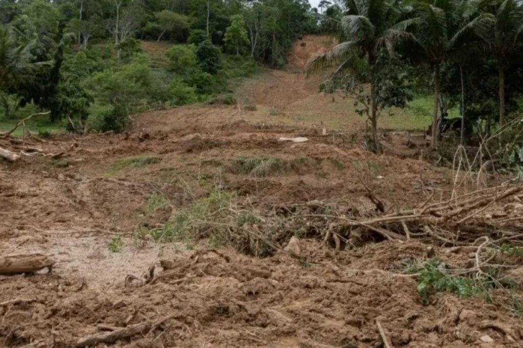 Deslizamento de terra no povoado de Ribeirão do Caldeirão, em Amargosa (BA)