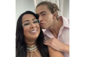 Mãe de Whindersson não assistiu à luta ao vivo do filho