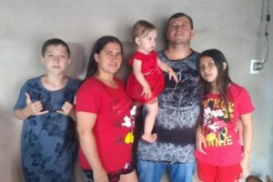 A família estava dormindo no momento do deslizamento