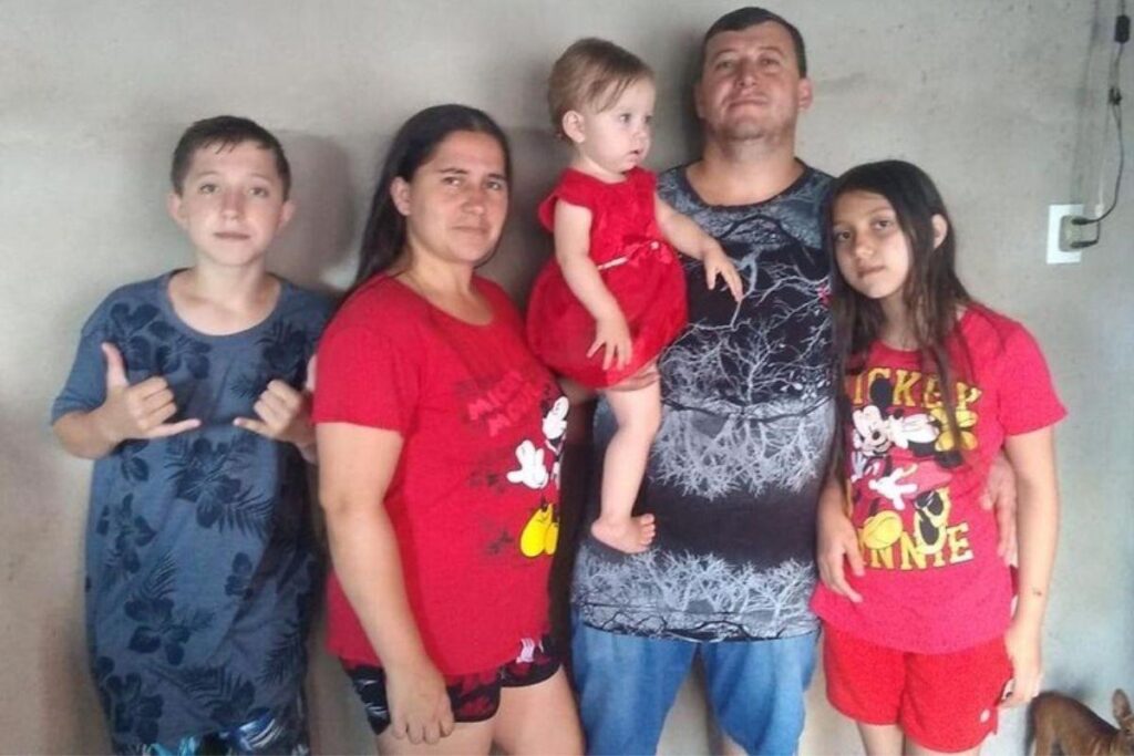 A casa ficou soterrada de lama com quase 2 metros de altura