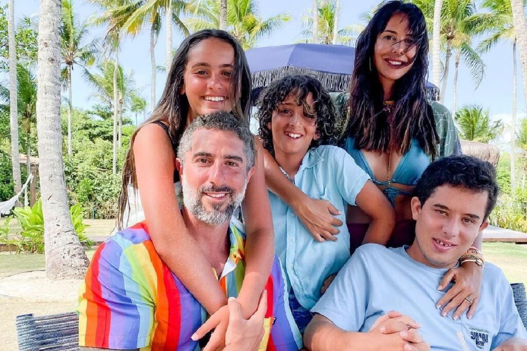 Marcos Mion apareceu dançando com a família em frente ao letreiro de Hollywood