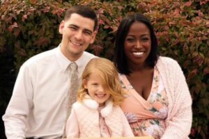 Mãe é chamada de babá da filha por ser negra e a filha branca