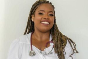 Isabella irá se formar em medicina na faculdade no ano que vem