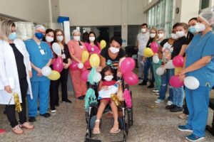 Vitória recebeu alta do hospital após ficar 23 dias internada com covid-19