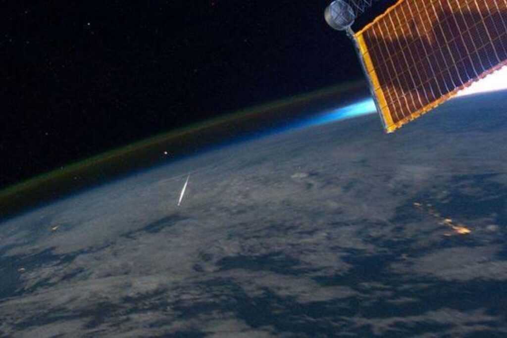 Representação da estrela anã branca e do planeta descoberto na zona habitável