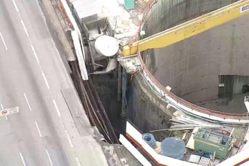 Uma cratera foi aberta na Marginal Tietê