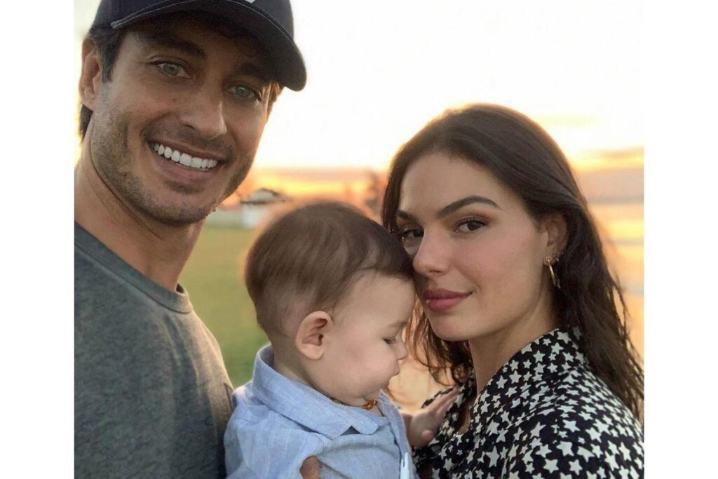 Isis Valverde confirmou nos stories no Instagram a separação com André Resende
