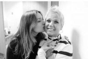 Postagem da Rainha dos Baixinhos falando sobre o orgulho que tem de Sasha