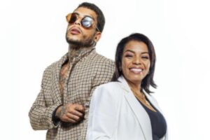 Valquiria Nascimento com o filho, o MC Kevin
